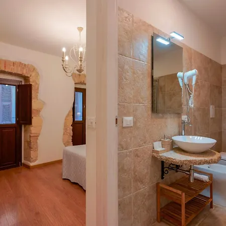 Baco Rooms 게스트하우스 칼리아리